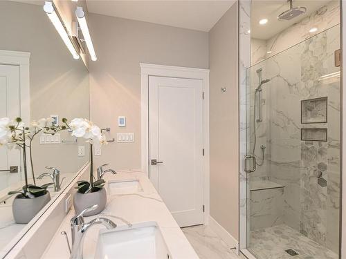 3156 Mission Rd, Courtenay, BC - Indoor Photo Showing Bathroom