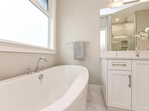 3156 Mission Rd, Courtenay, BC - Indoor Photo Showing Bathroom
