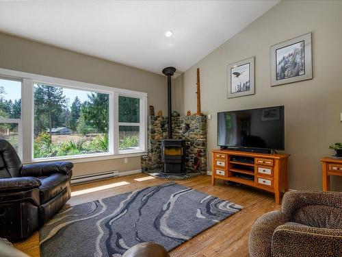 3171 Decourcy Dr, Nanaimo, BC - Indoor Photo Showing Living Room With Fireplace