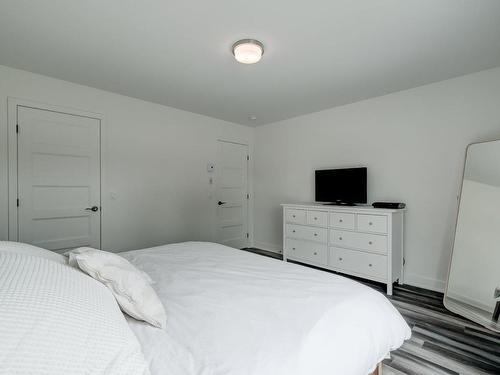 Chambre Ã  coucher principale - 101-4280 Rue Bernard-Hubert, Longueuil (Saint-Hubert), QC - Indoor Photo Showing Bedroom