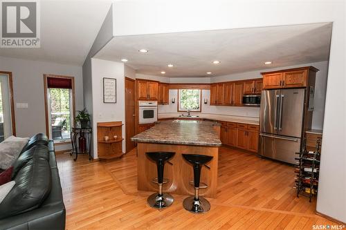 730 Manitoba Avenue, Kerrobert, SK - Indoor Photo Showing Kitchen