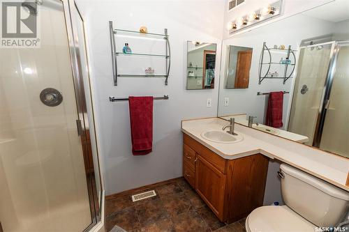 730 Manitoba Avenue, Kerrobert, SK - Indoor Photo Showing Bathroom