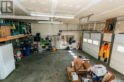 730 Manitoba Avenue, Kerrobert, SK - Indoor Photo Showing Garage