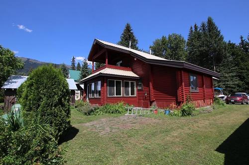 512 Kellie Street, Trout Lake, BC - Outdoor