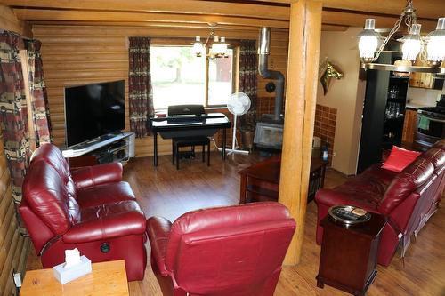 512 Kellie Street, Trout Lake, BC - Indoor Photo Showing Living Room