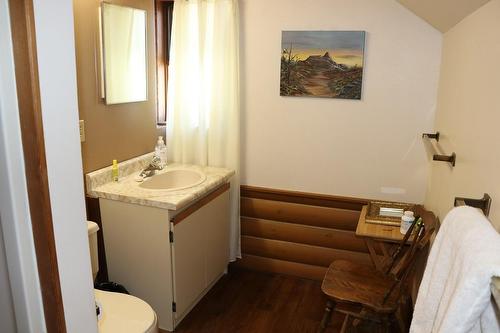 512 Kellie Street, Trout Lake, BC - Indoor Photo Showing Bathroom