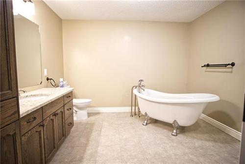 527 Duncan Crescent, Swan River, MB - Indoor Photo Showing Bathroom