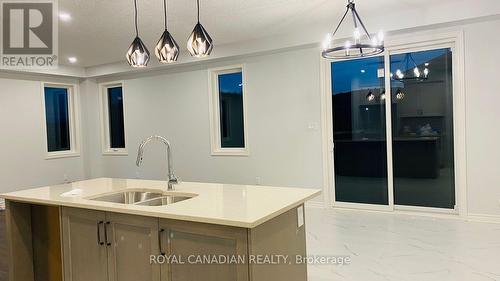 7 Welch Court E, St. Thomas, ON - Indoor Photo Showing Kitchen With Double Sink