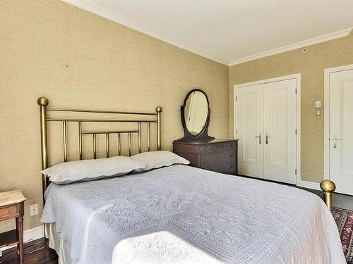 Bedroom - 213-1400 Crois. Merit, Mont-Royal, QC - Indoor Photo Showing Bedroom