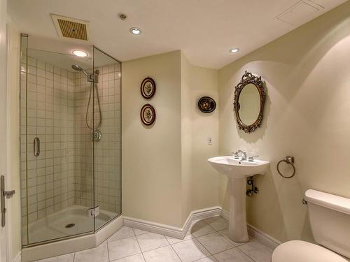 Bathroom - 213-1400 Crois. Merit, Mont-Royal, QC - Indoor Photo Showing Bathroom