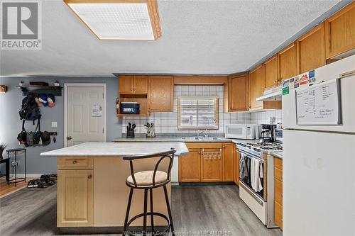 101 Brooks, Lakeshore, ON - Indoor Photo Showing Kitchen