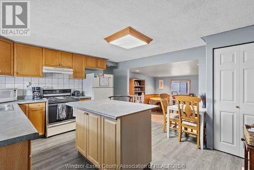 101 Brooks, Lakeshore, ON - Indoor Photo Showing Kitchen