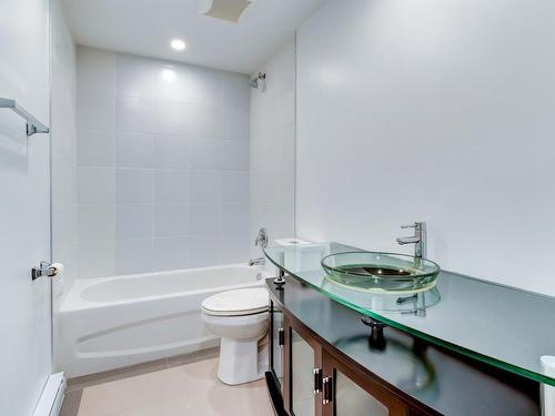 Bathroom - 5645  - 5649 14E Avenue, Montréal (Rosemont/La Petite-Patrie), QC - Indoor Photo Showing Bathroom
