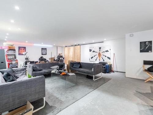 Salle familiale - 102-145 Rue Bourget, Montréal (Le Sud-Ouest), QC - Indoor Photo Showing Living Room