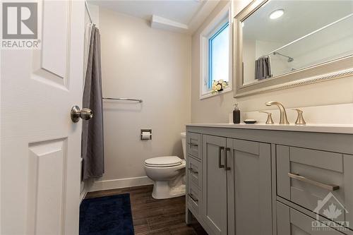 1295 Meadowlands Drive E, Ottawa, ON - Indoor Photo Showing Bathroom