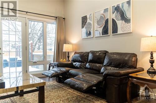 1295 Meadowlands Drive E, Ottawa, ON - Indoor Photo Showing Living Room