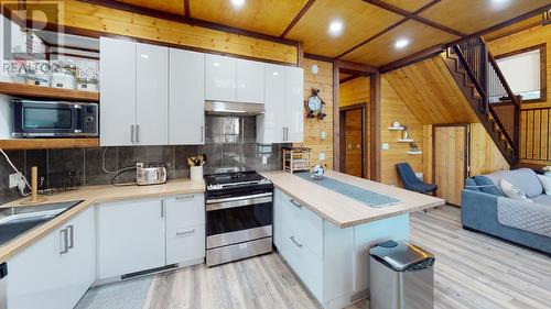 6392 Osprey  View Landing, Wardner, BC - Indoor Photo Showing Kitchen