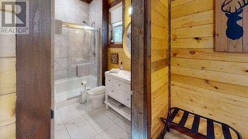 6392 Osprey  View Landing, Wardner, BC - Indoor Photo Showing Bathroom