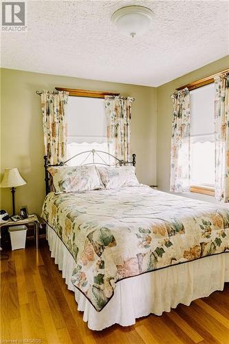 99 6 Concession, Chepstow, ON - Indoor Photo Showing Bedroom