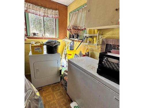 5473 Tappin St, Union Bay, BC - Indoor Photo Showing Laundry Room