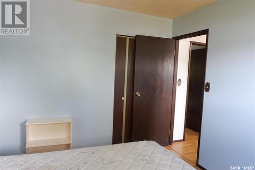 507 4Th Avenue W, Assiniboia, SK - Indoor Photo Showing Bedroom