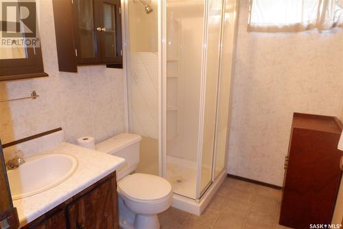 507 4Th Avenue W, Assiniboia, SK - Indoor Photo Showing Bathroom