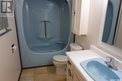 507 4Th Avenue W, Assiniboia, SK - Indoor Photo Showing Bathroom