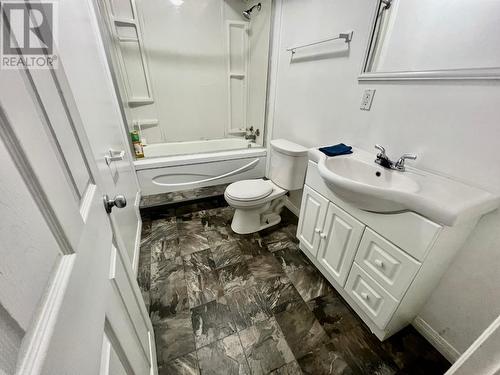 653 105 Avenue, Dawson Creek, BC - Indoor Photo Showing Bathroom