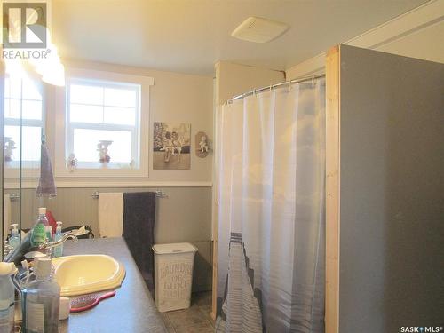 158 Municipal Road, Coronach, SK - Indoor Photo Showing Bathroom