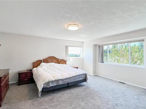 1016 Adeline Pl, Saanich, BC - Indoor Photo Showing Bedroom