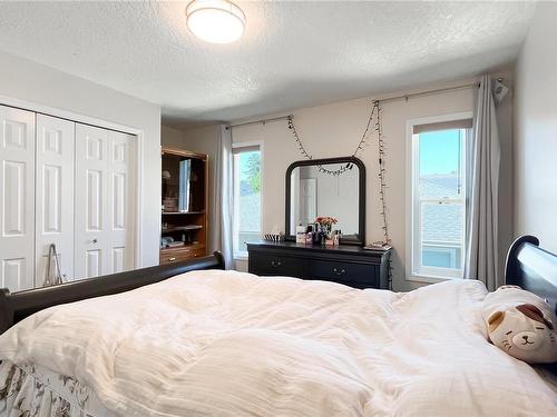 1016 Adeline Pl, Saanich, BC - Indoor Photo Showing Bedroom