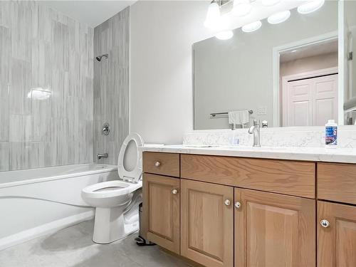 1016 Adeline Pl, Saanich, BC - Indoor Photo Showing Bathroom