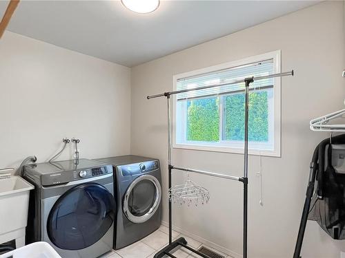 1016 Adeline Pl, Saanich, BC - Indoor Photo Showing Laundry Room