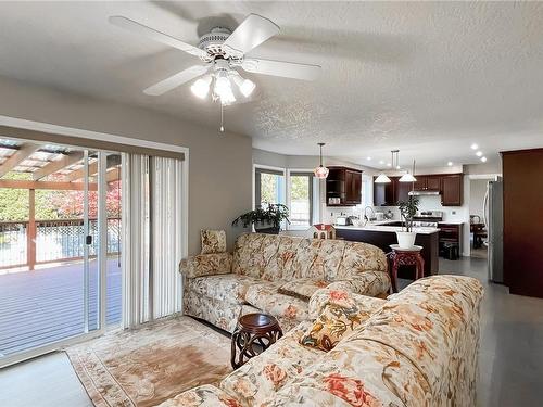 1016 Adeline Pl, Saanich, BC - Indoor Photo Showing Living Room