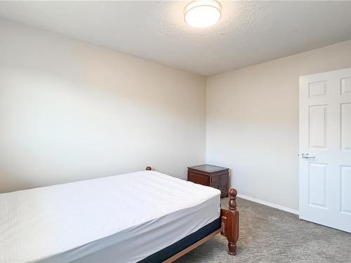 1016 Adeline Pl, Saanich, BC - Indoor Photo Showing Bedroom