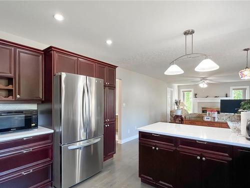 1016 Adeline Pl, Saanich, BC - Indoor Photo Showing Kitchen