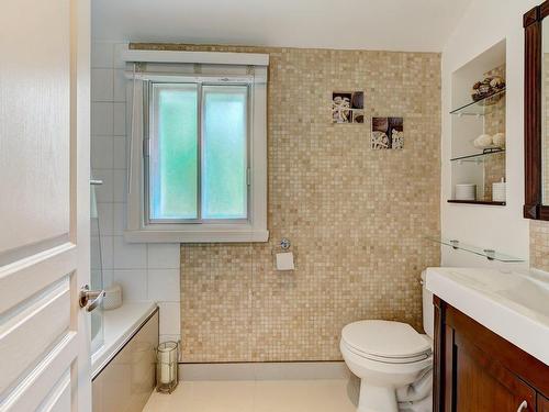 Bathroom - 7415 Rue De Carpiquet, Montréal (Côte-Des-Neiges/Notre-Dame-De-Grâce), QC - Indoor Photo Showing Bathroom
