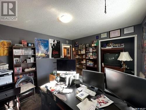 365 7Th Avenue W, Melville, SK - Indoor Photo Showing Office