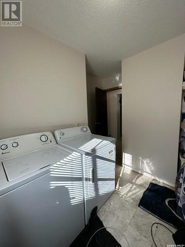 365 7Th Avenue W, Melville, SK - Indoor Photo Showing Laundry Room