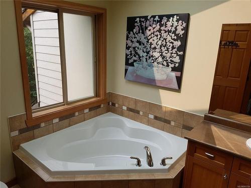 12-115 Upper Ganges Rd, Salt Spring, BC - Indoor Photo Showing Bathroom