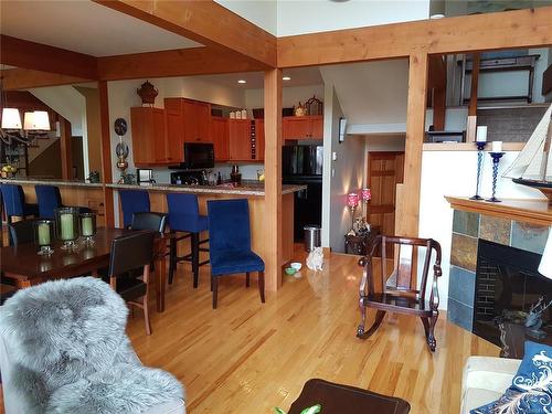 12-115 Upper Ganges Rd, Salt Spring, BC - Indoor With Fireplace