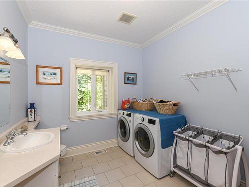 720 Long Harbour Rd, Salt Spring, BC - Indoor Photo Showing Laundry Room