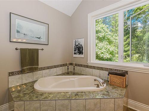 720 Long Harbour Rd, Salt Spring, BC - Indoor Photo Showing Bathroom
