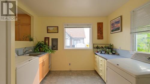5517 Butler Street, Summerland, BC - Indoor Photo Showing Laundry Room