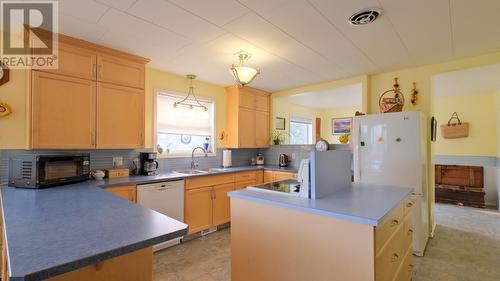 5517 Butler Street, Summerland, BC - Indoor Photo Showing Kitchen With Double Sink
