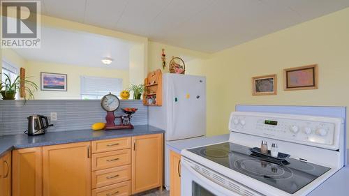 5517 Butler Street, Summerland, BC - Indoor Photo Showing Kitchen