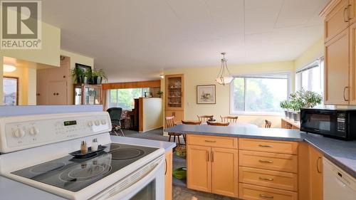 5517 Butler Street, Summerland, BC - Indoor Photo Showing Kitchen