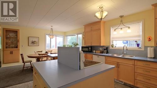 5517 Butler Street, Summerland, BC - Indoor Photo Showing Kitchen With Double Sink