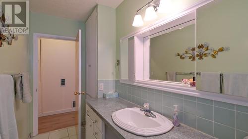 5517 Butler Street, Summerland, BC - Indoor Photo Showing Bathroom