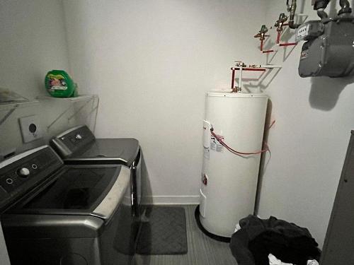 Salle de lavage - Ph03-2160 Av. Terry-Fox, Laval (Chomedey), QC - Indoor Photo Showing Laundry Room